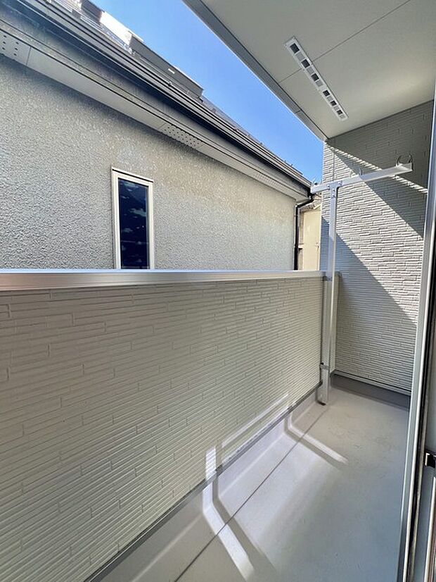 ゆとりの広さを確保したバルコニー。