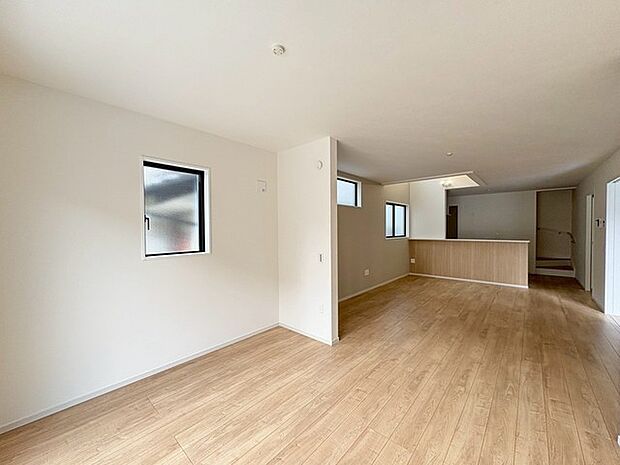 家族が自然に集りそうな広さが魅力のLDK。