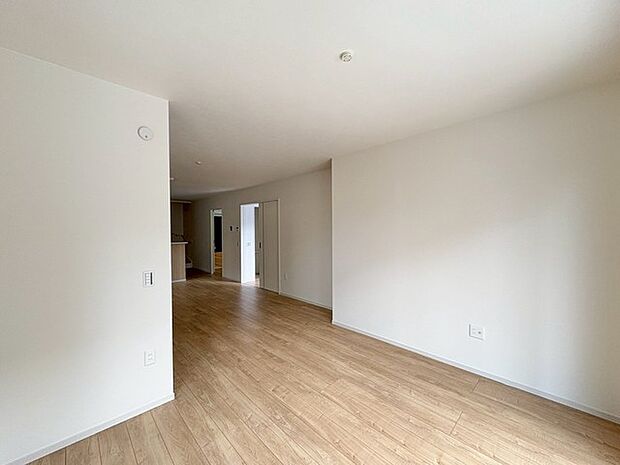 間仕切り可能なリビングは家族が増えても安心。