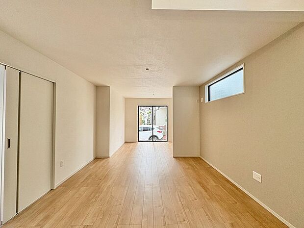 これはキッチンからのダイニングの景色。家族とのコミュニケーションにピッタリ。