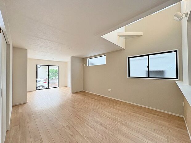 ご家族みんながゆったりくつろげる広々リビング。