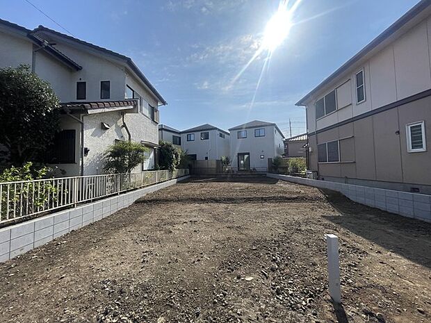 建築中ですが、同じグレードの完成済み建物を参考にご覧になることもできます。現地より最寄りの物件をご案内しますので、お気軽にご要望をお聞かせください。