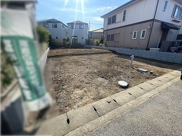 駐車が苦手な方にも嬉しい、前面6ｍ道路に面した住まい。 