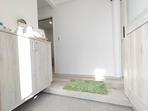 明るい玄関周り