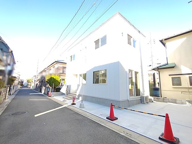 住宅街でひときわ目を惹く外観