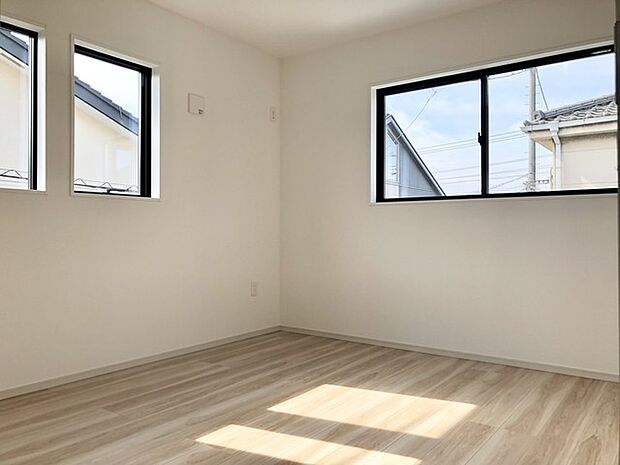 太陽の恵みを感じる、温もりと明るさにあふれたお部屋。