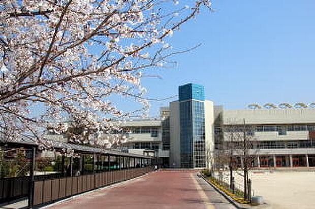 春日部市立武里西小学校(720m)