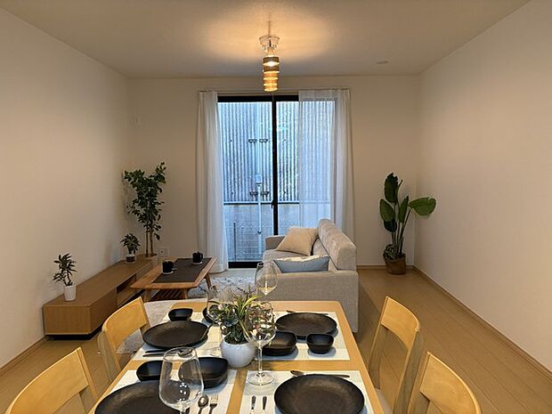 洗練された空間で、穏やかな時間が流れるリビングダイニング