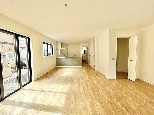 木の温もりと広々とした空間が心地よい暮らしを育む