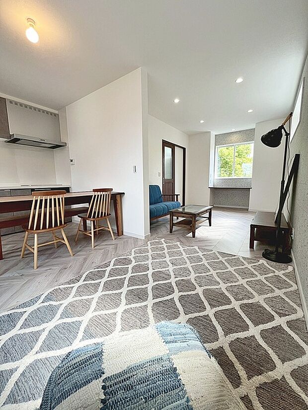 ご家族みんながゆったりくつろげる広々リビング。