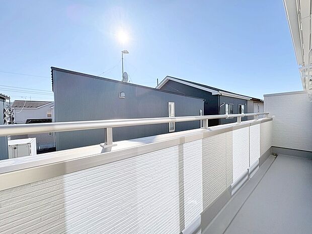 南向きバルコニーでお洗濯ものはいつもカラッと乾きます。