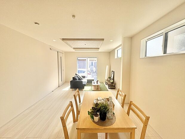 柔らかな日差しが心地よい、温かみのある空間