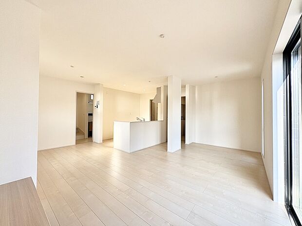 快適性とゆとりをデザインしたリビングは、広々した18帖。