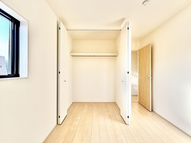 たっぷりの収納スペースで快適に暮らせそう。