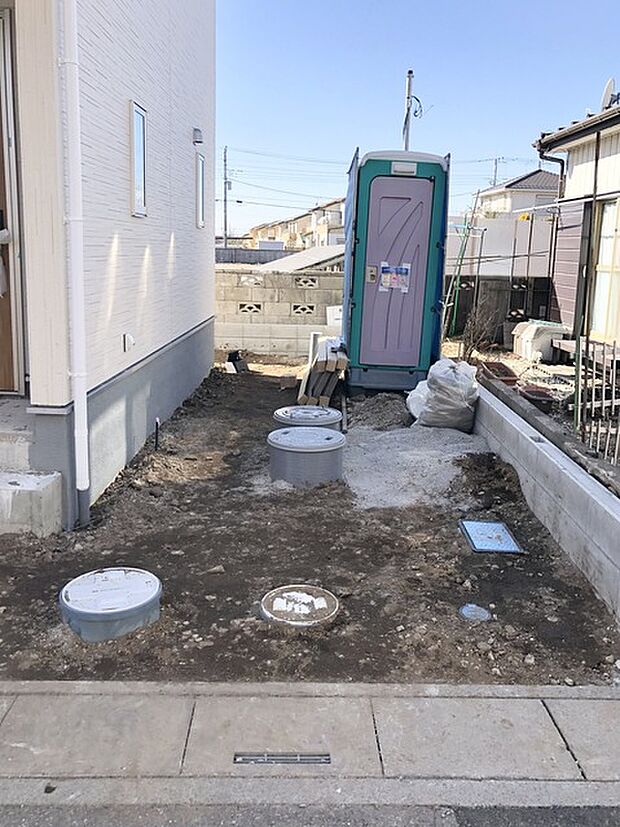 カースペース1台分、現地で車幅と共にご確認ください。