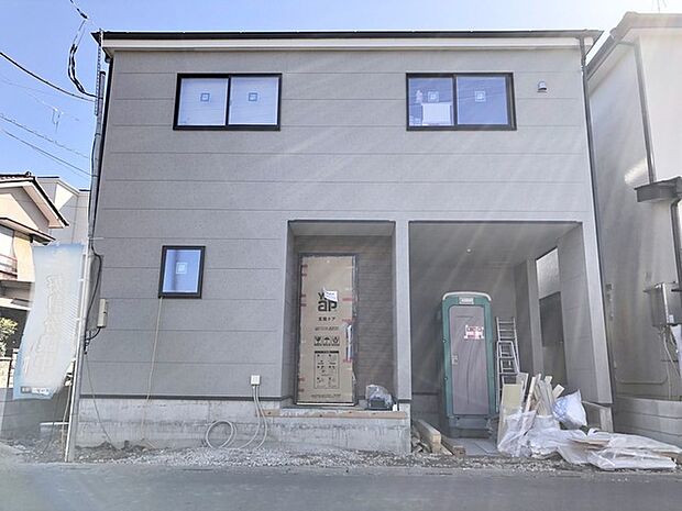 伊勢崎線「一ノ割」駅徒歩14分、ビルトインガレージ付き3LDK。