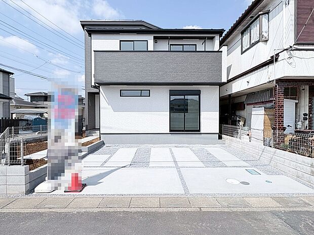 モダンな外観に調和する、整然とした洗練された空間