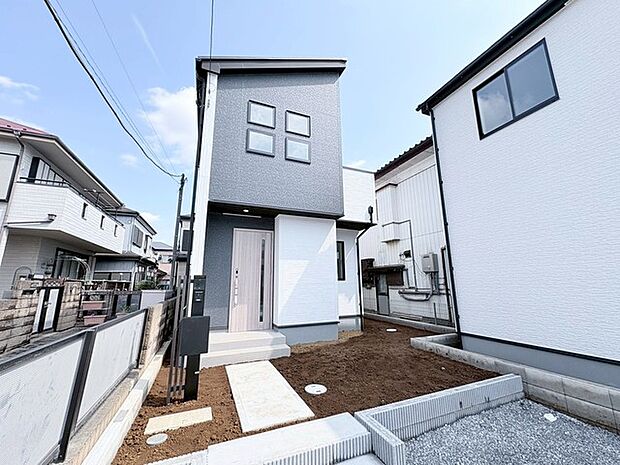 モダンな外観に、開放感あふれる住まい。