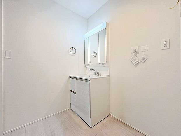 清潔感あふれる空間は、日々の暮らしに穏やかな彩りを与えます。