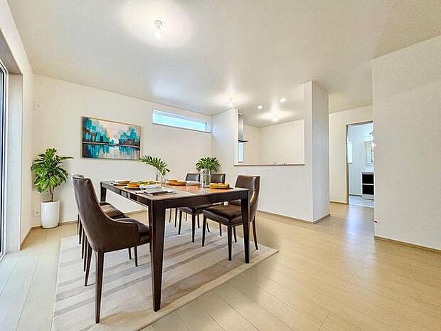 ご家族みんながゆったりくつろげる広々リビング。 本画像はCGで作成しており、実際に現地に家具は置かれておりません。また、価格に家具は含まれておりません。