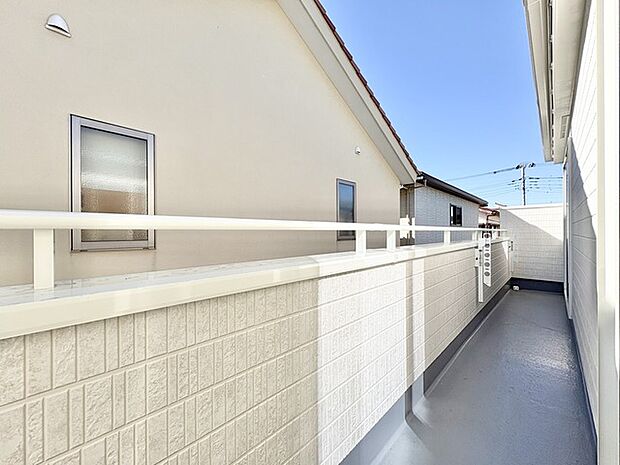 陽射しが心地よい、風通しの良い開放的な空間