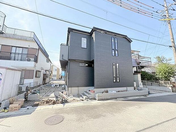 モダンな外観が街並みに馴染む、新しい暮らしの始まり。