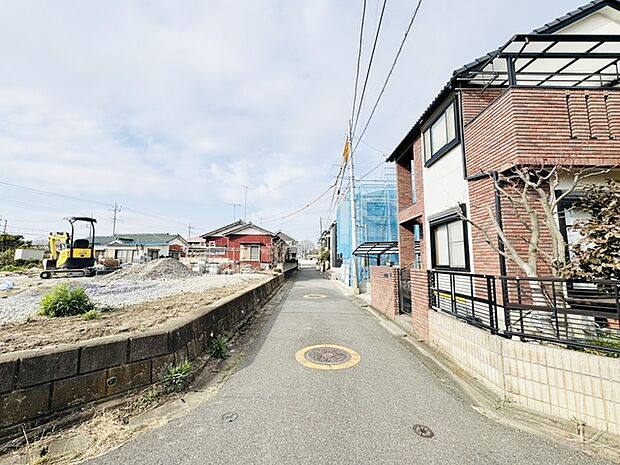 穏やかな空の下、新しい暮らしが息づく街並み。