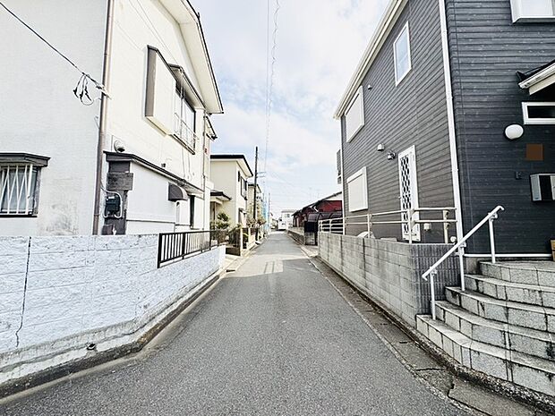 静かな街並みに調和する、穏やかな日常が流れる住まい。