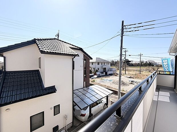 広がる空の下、穏やかな時間を過ごせる住まい。