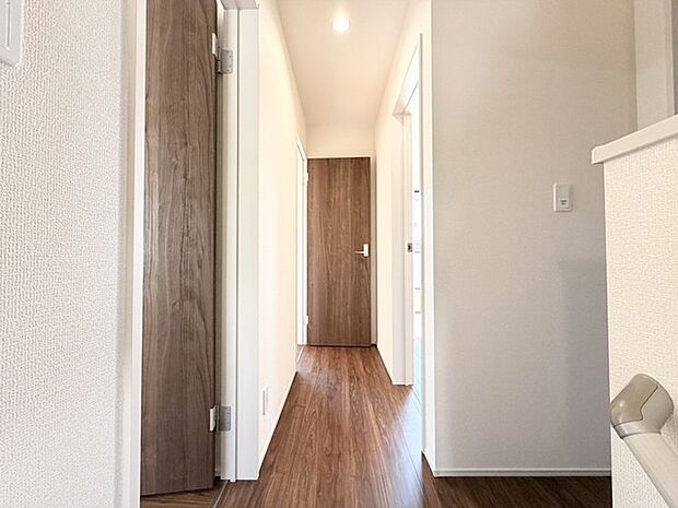 木の温もりと洗練された空間が調和する、心地よい暮らしの始まり。