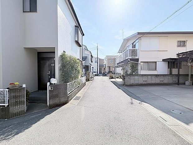 静かな街並みに、心地よい風が吹き抜ける。