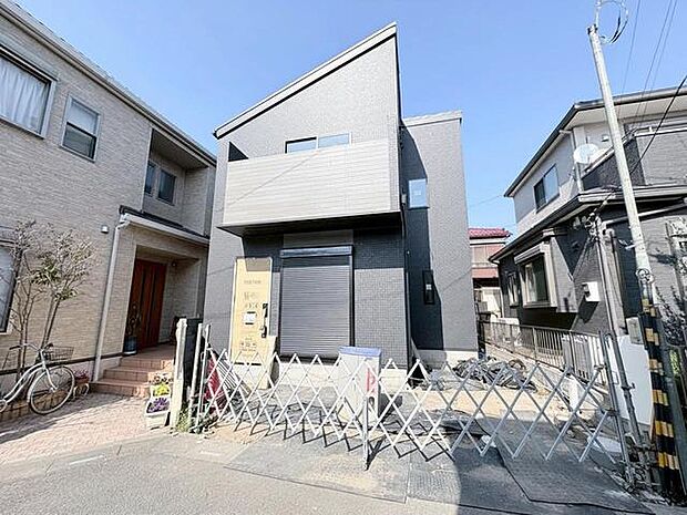 モダンな外観と、静かな環境が調和する住まい