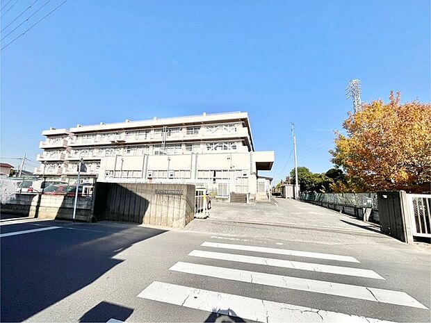 宮本小学校(550m)