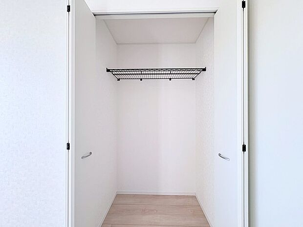 たっぷりの収納スペースで快適に暮らせそう。
