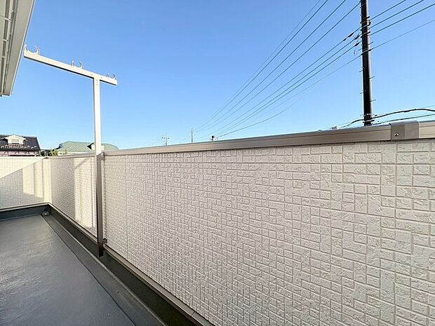 南向きバルコニーでお洗濯ものはいつもカラッと乾きます。 
