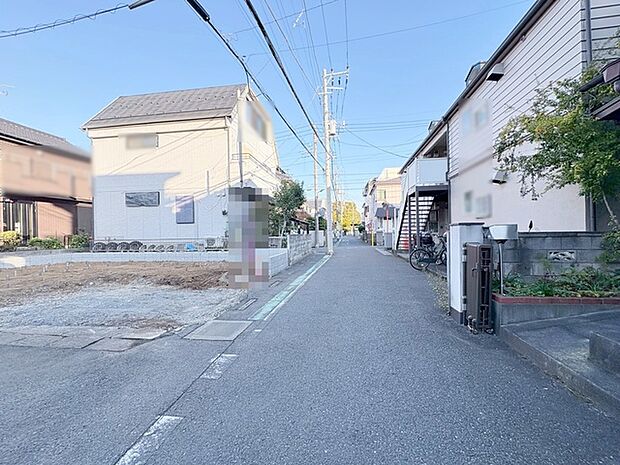 車通りの少ない閑静な住宅地、のびのびした子育てに適します。 
