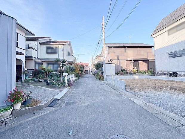 幅員こそやや狭くても、その分交通量が少なくて安心。 