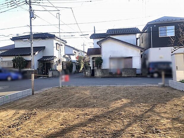 車通りの少ない閑静な住宅地、のびのびした子育てに適します。