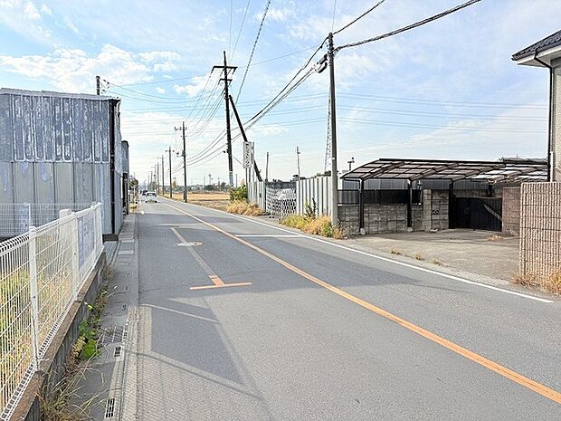 前面道路の様子。大増中学校・春日部共栄中学校方面