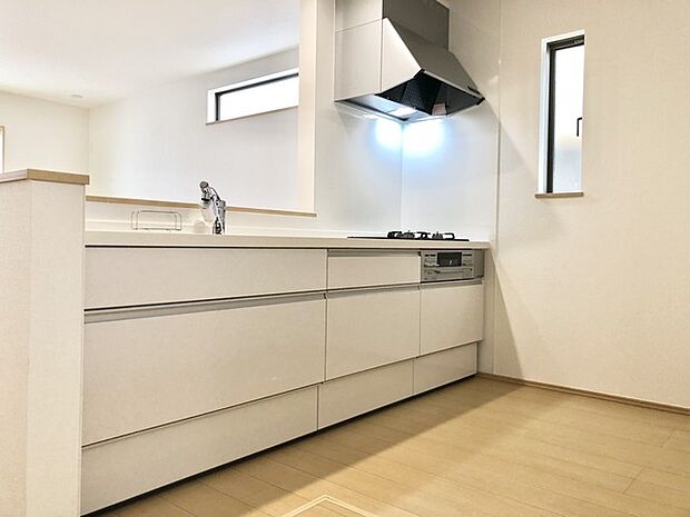 洗練されたデザインが、日常に穏やかな彩りを添えます