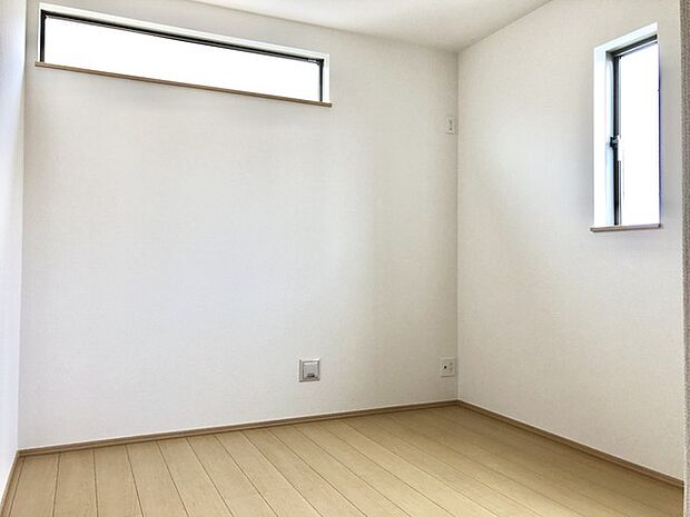 シンプルな空間に、穏やかな光が満ちています