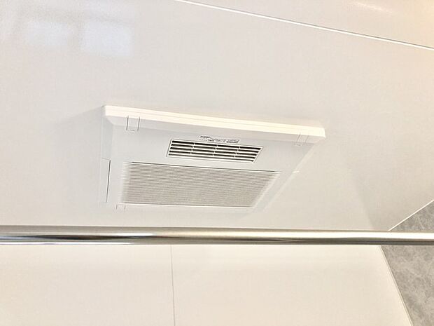 清潔感あふれる空間に溶け込む、洗練されたデザイン。