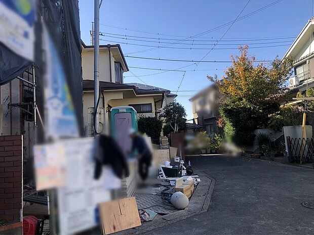 幅員こそやや狭くても、その分交通量が少なくて安心。 