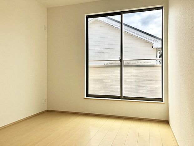 自然な採光が心地よい、穏やかな空間が広がっています。