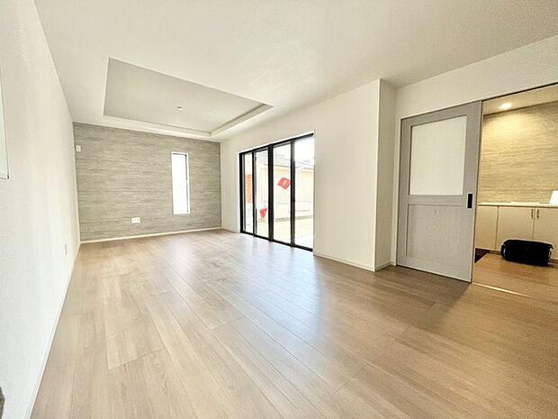 ご家族みんながゆったりくつろげる広々リビング。