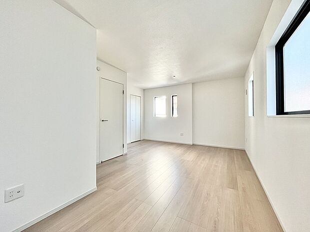 広々バルコニーから、たっぷり太陽の恵みが得られます。