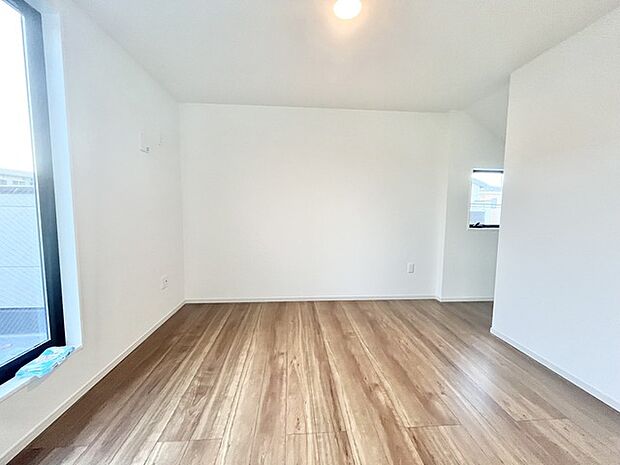 たっぷりの陽光と、心地よい風が舞い込みます。 