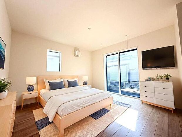 広々とした空間に、柔らかな光が心地よく広がる心地よい住まい