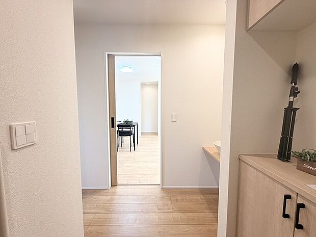 柔らかな光が心地よい、広がりを感じる住まい