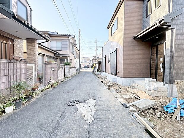 幅員こそやや狭くても、その分交通量が少なくて安心。